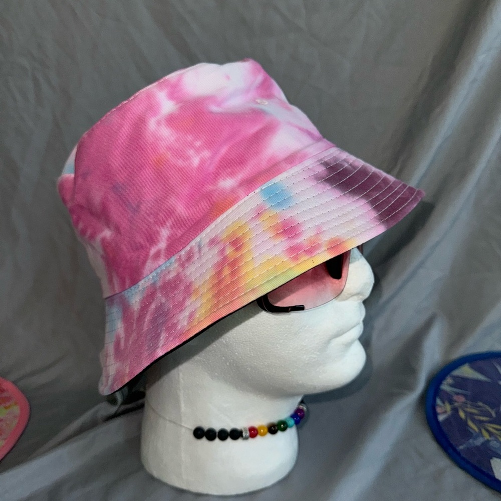 RAVELUXE 🥳 Bucket Hat 👒 ✨ Multi-Color ✨ - Picture 2 of 3